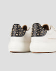DS6-SOHO Borchie White/Black Woman