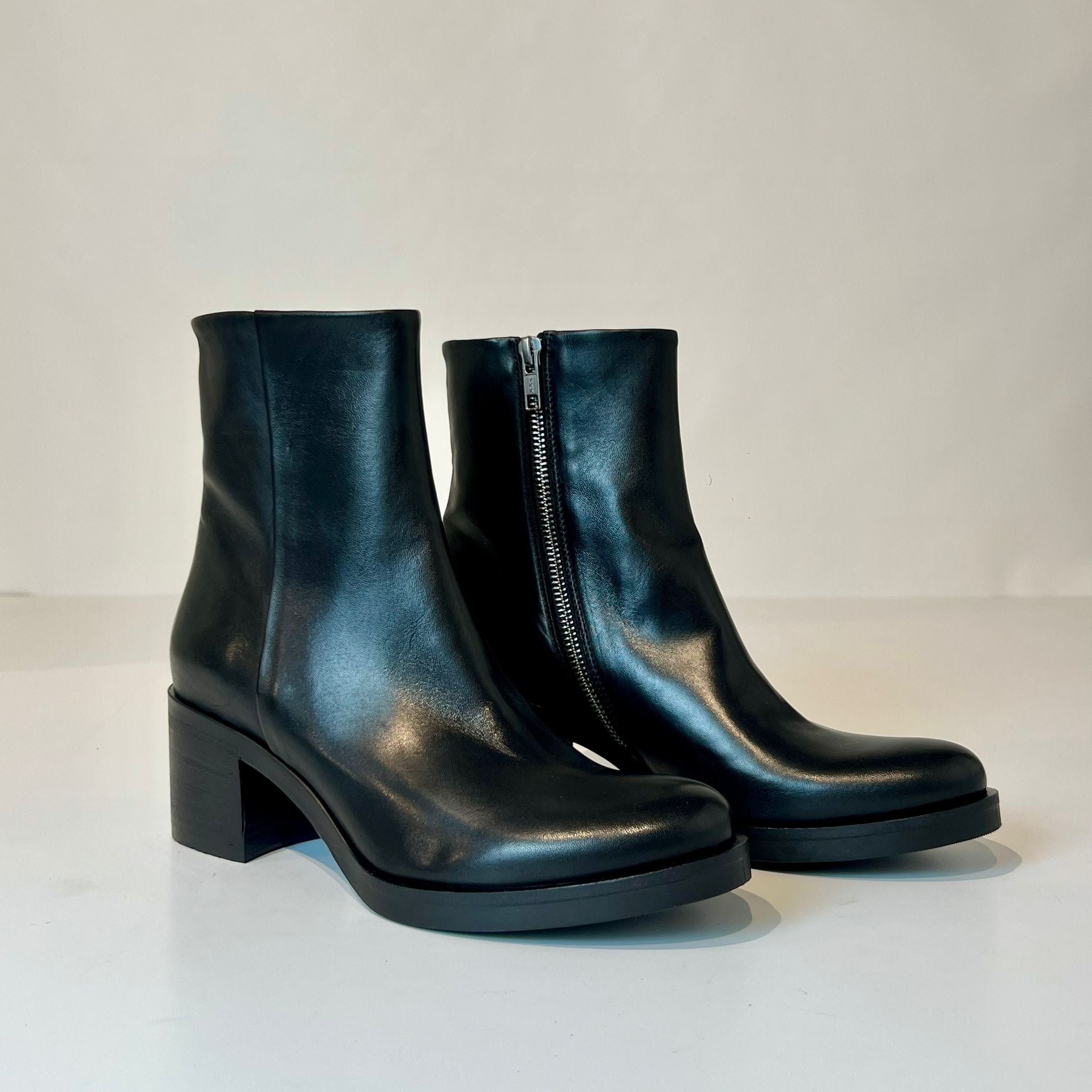 W5-9515 Tronchetto Zip Glove Nero