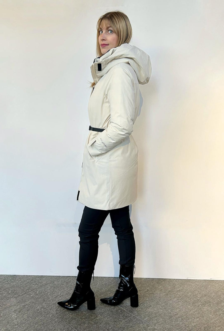 DW4-CW039 Parka Ivory Woman