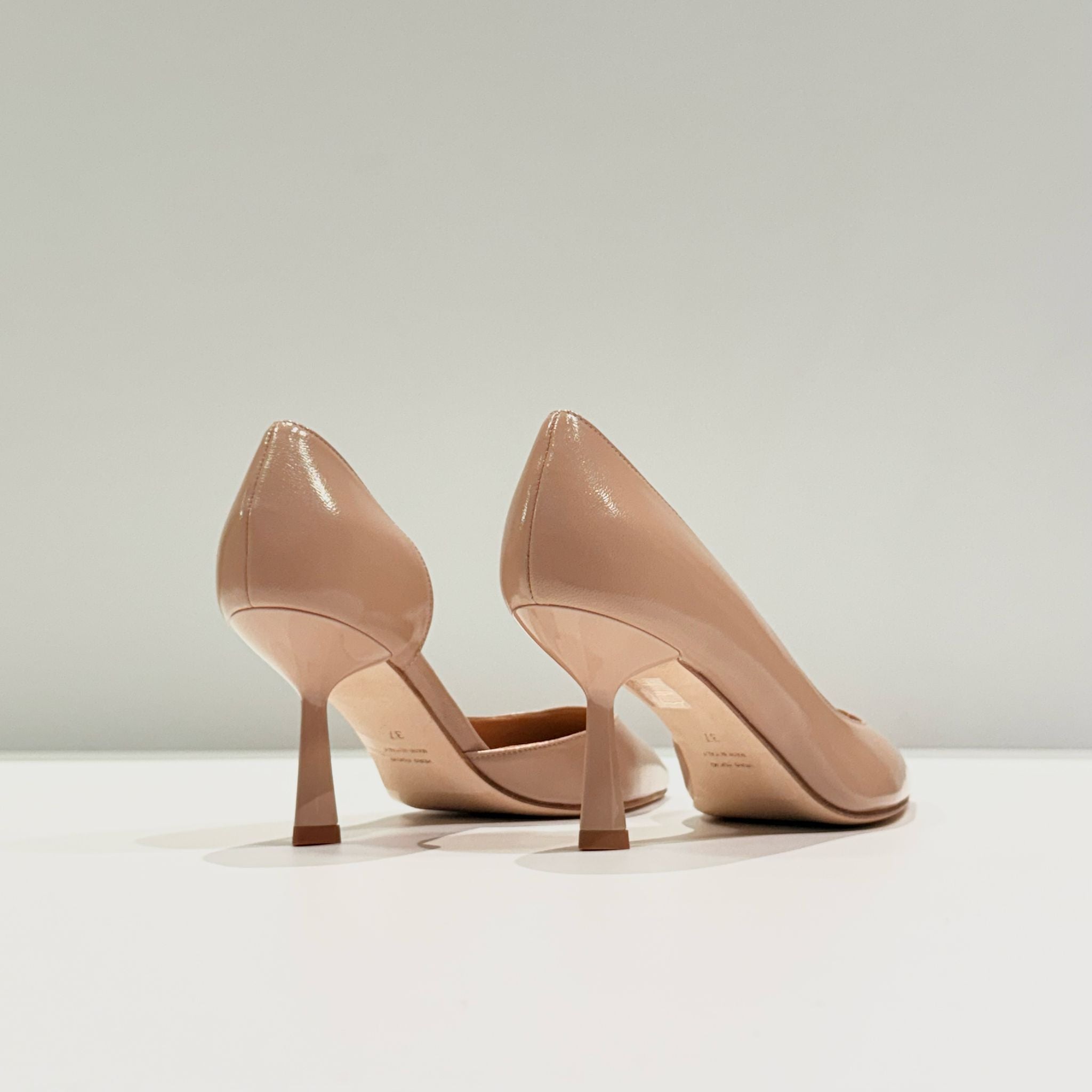 S5-2525 Decolleté in Vernice Sabbia