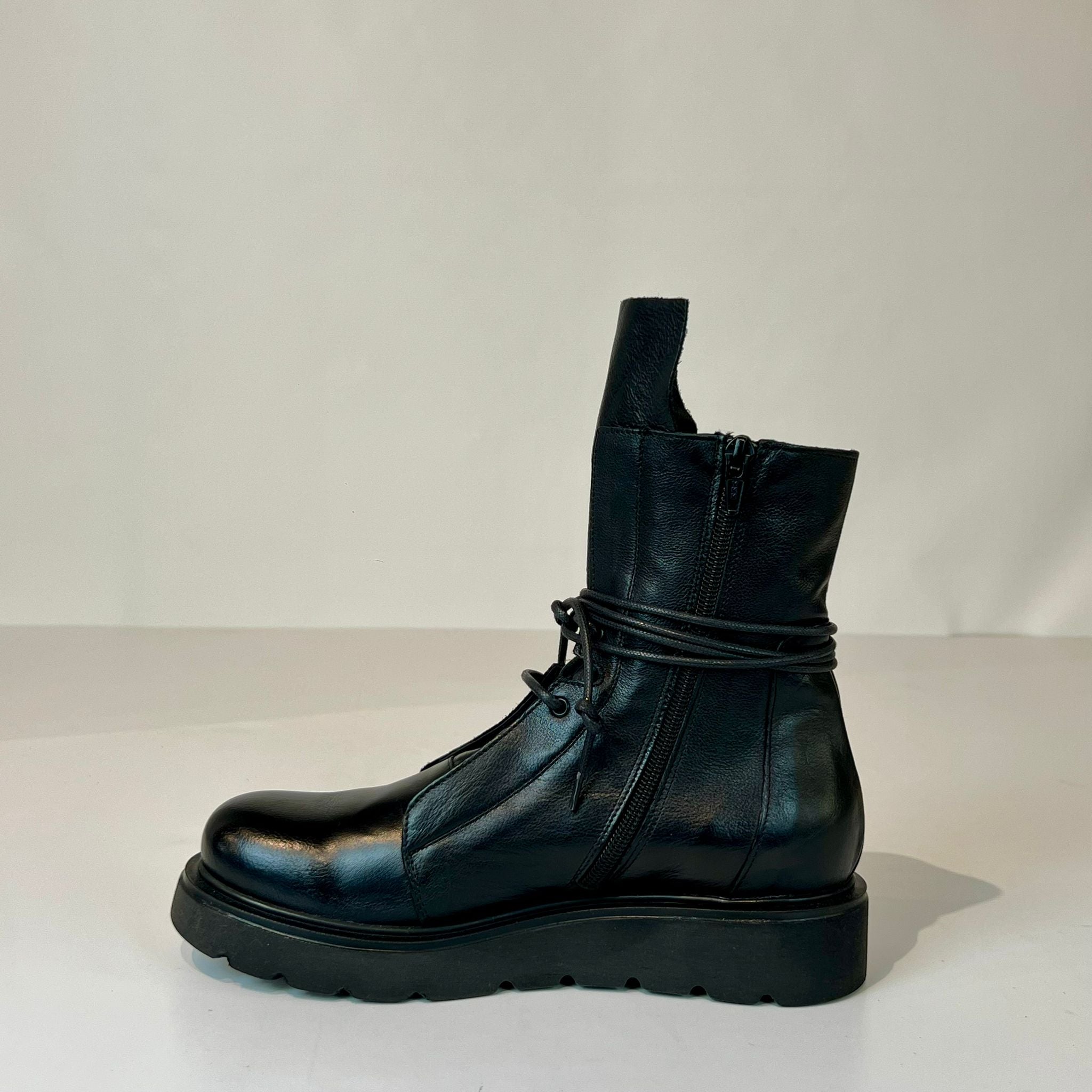 W5-RICH04 Anfibio Nero Woman