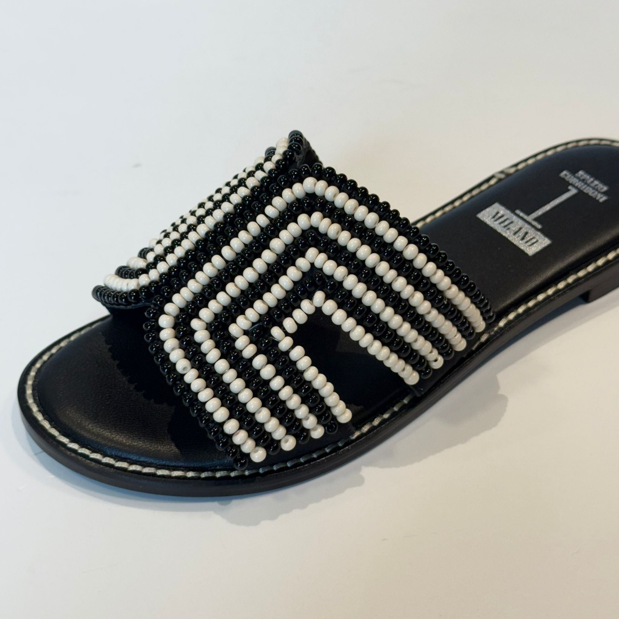 S5-6935 Ciabattine Perline Black and White