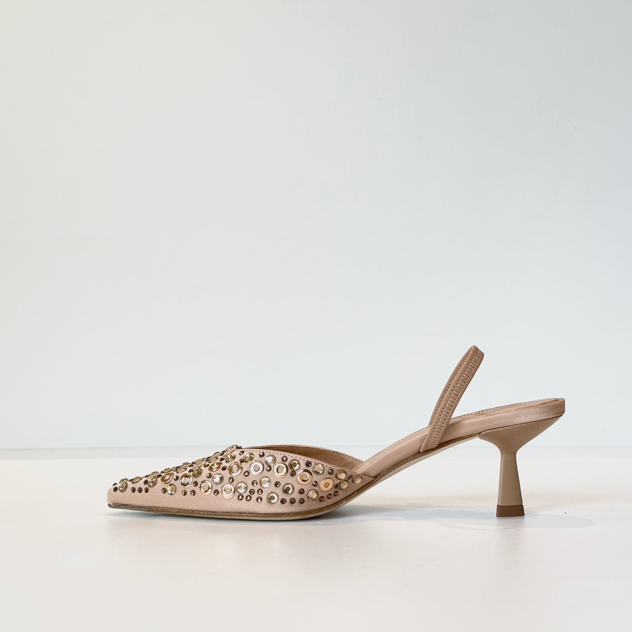 S5-2532 Chanel Raso Nude Borchie