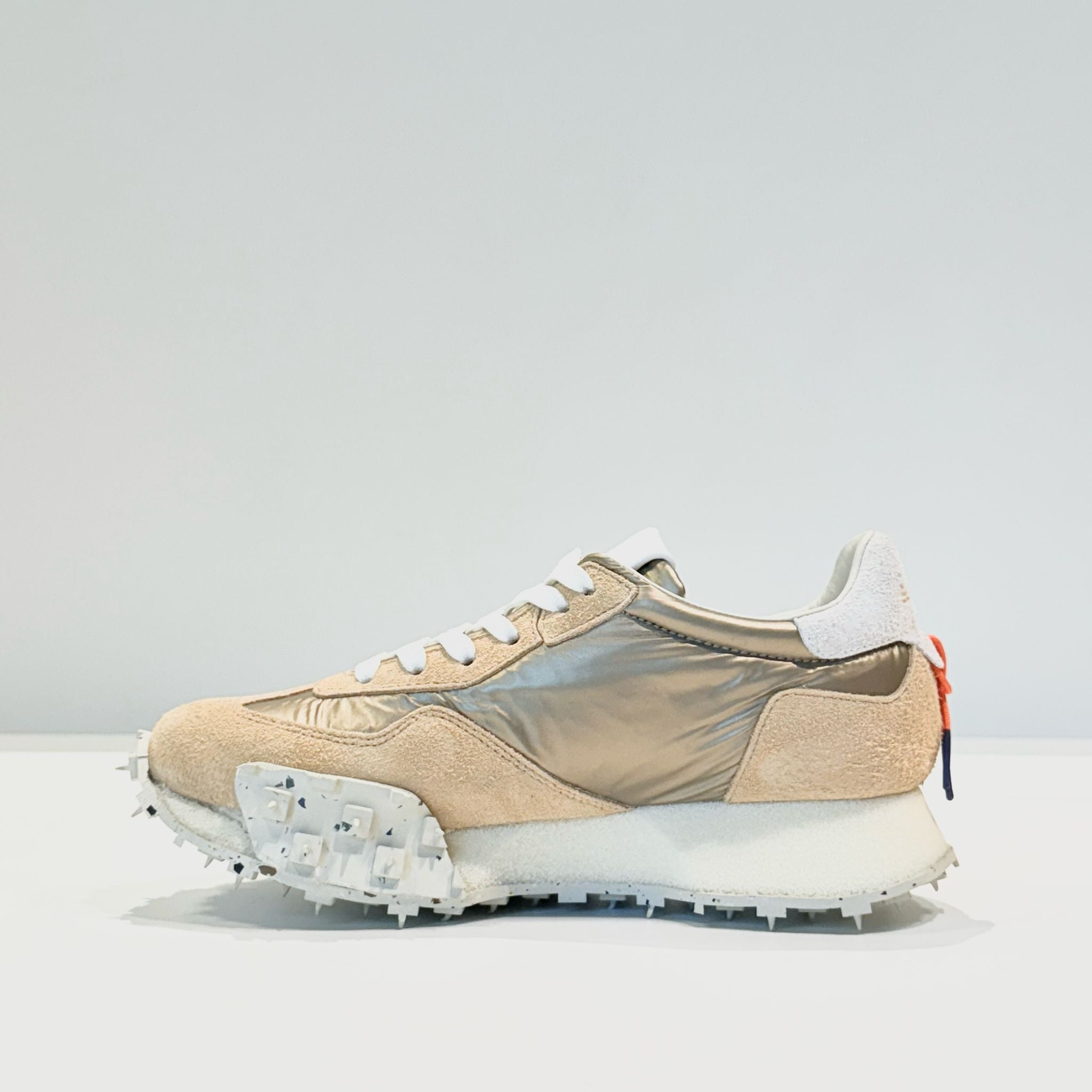 DS5-1435 IMPACT Running Champagne Woman