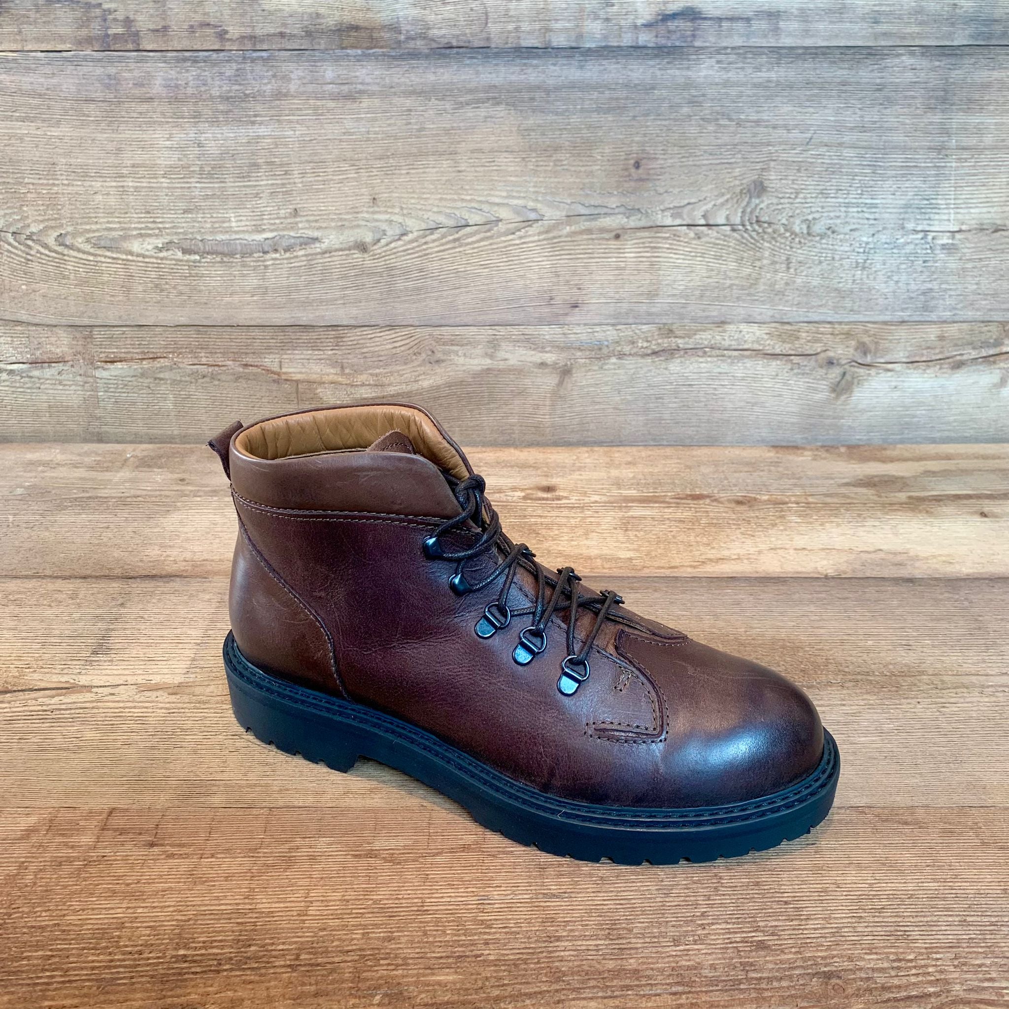 W-U999 Pedula Coffee Man