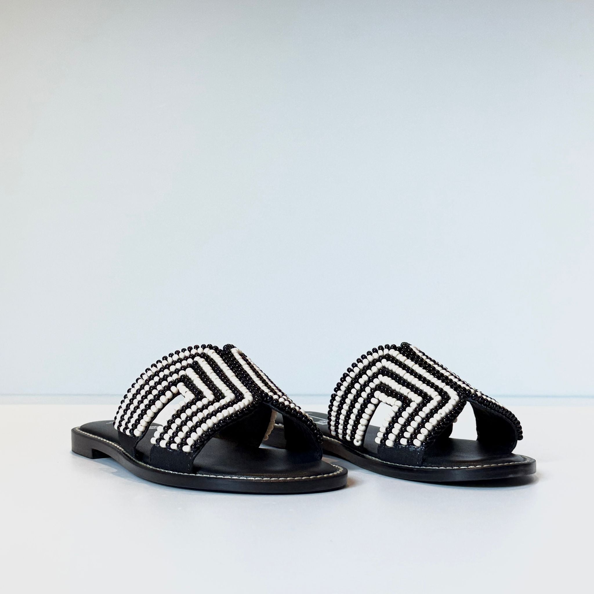 S5-6935 Ciabattine Perline Black and White