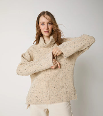 W5-53032 Maglia Dolcevita in Lana con Spacchi