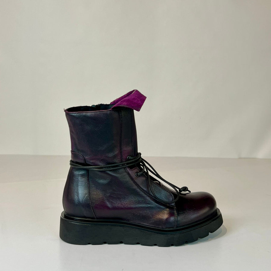 W5-RICH04 Anfibio Burgundy Woman