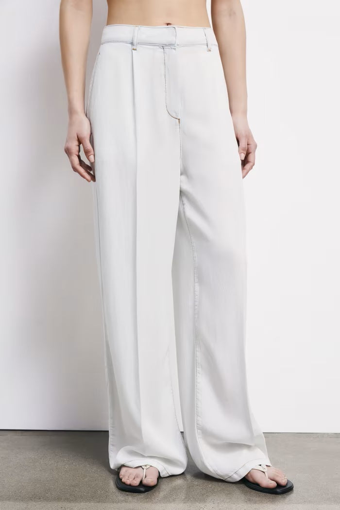 S6-2P1743 Jeans Wide leg in Denim Leggero Super Bleach Tencel