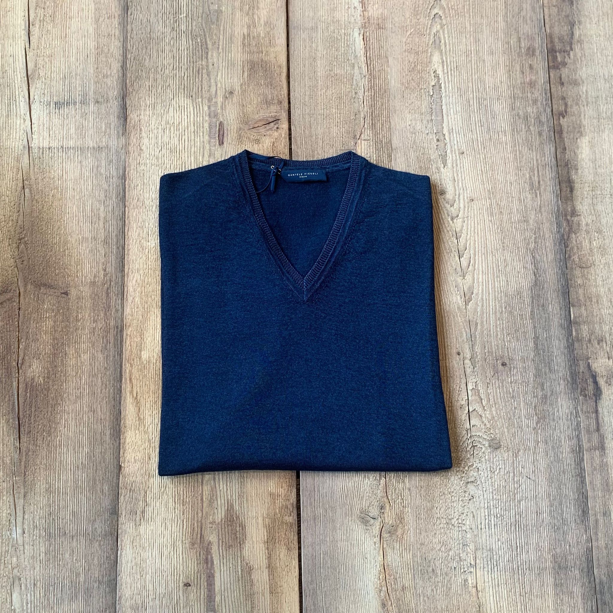 W5-0001 Maglia Lana Scollo V Notte24 Man