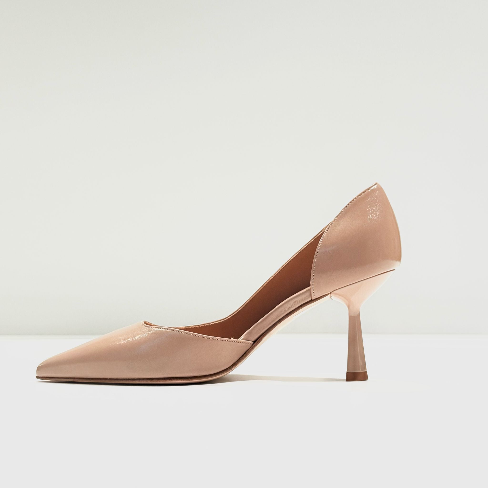 S5-2525 Decolleté in Vernice Sabbia