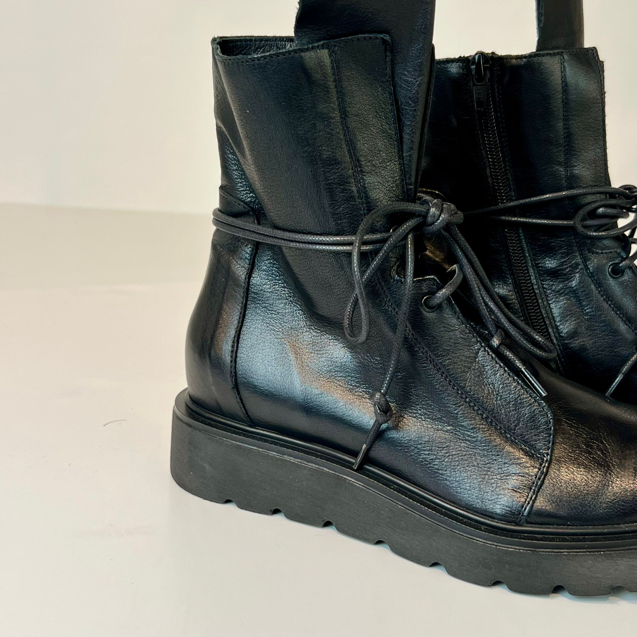 W5-RICH04 Anfibio Nero Woman