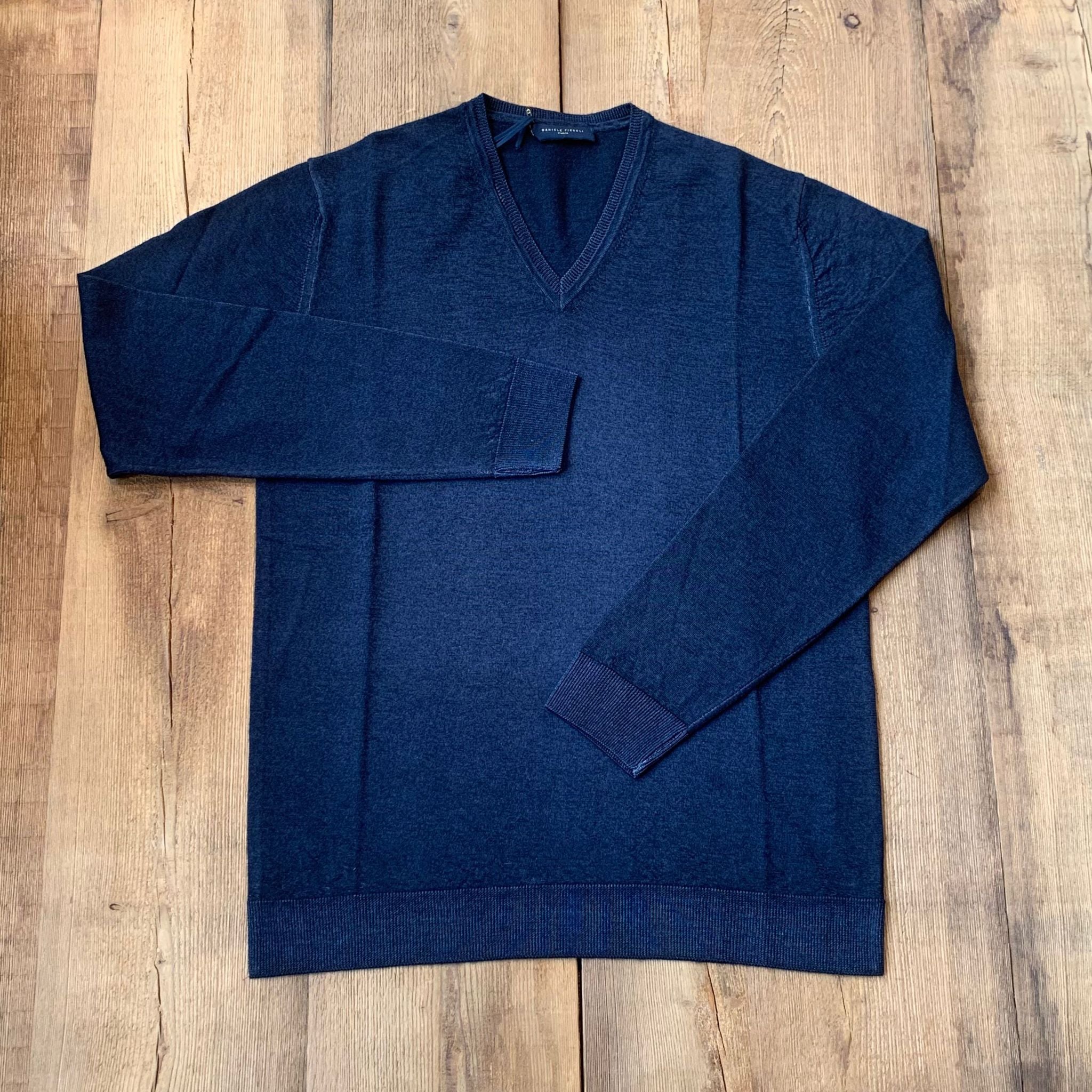 W5-0001 Maglia Lana Scollo V Notte24 Man