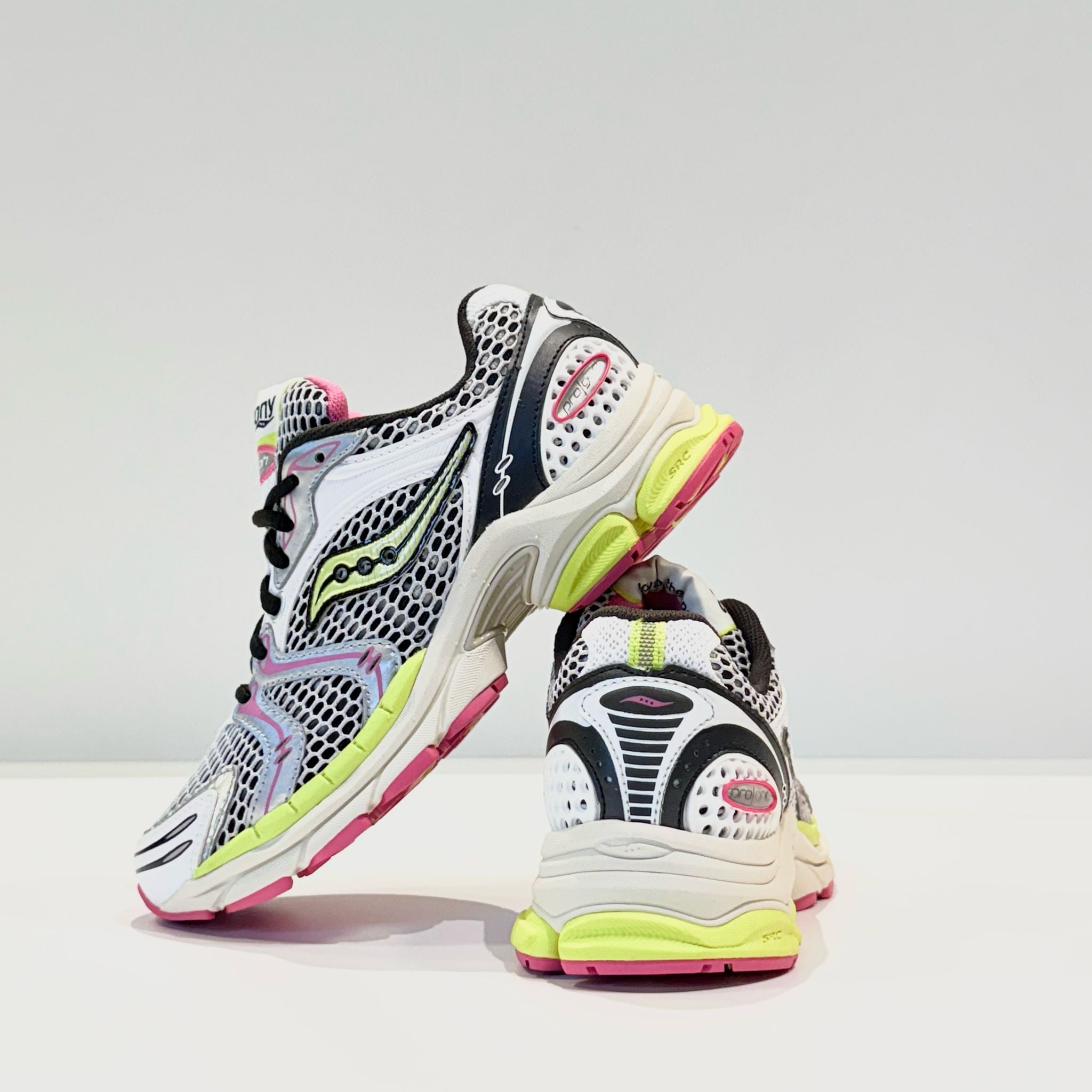 DS5-70704-14 Sneaker ProGrid Triumph White Fluo Woman