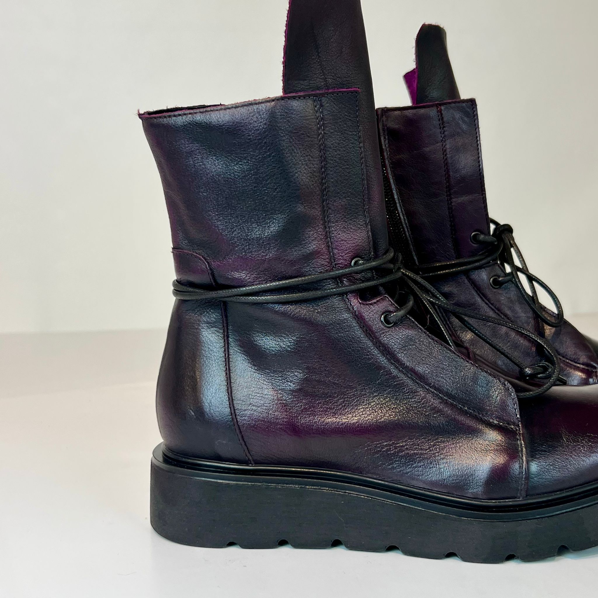 W5-RICH04 Anfibio Burgundy Woman