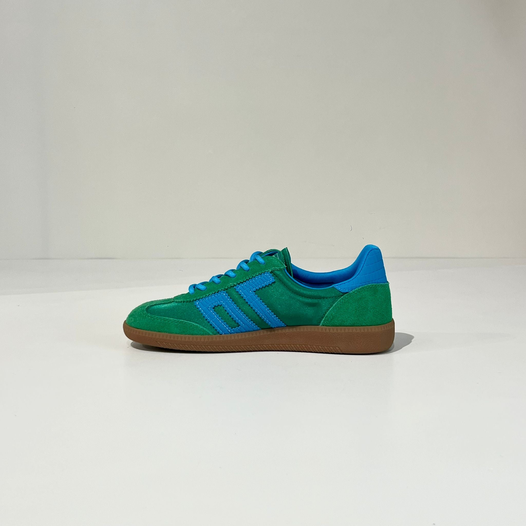DS6-GHOST Satin 107 Emerald Woman