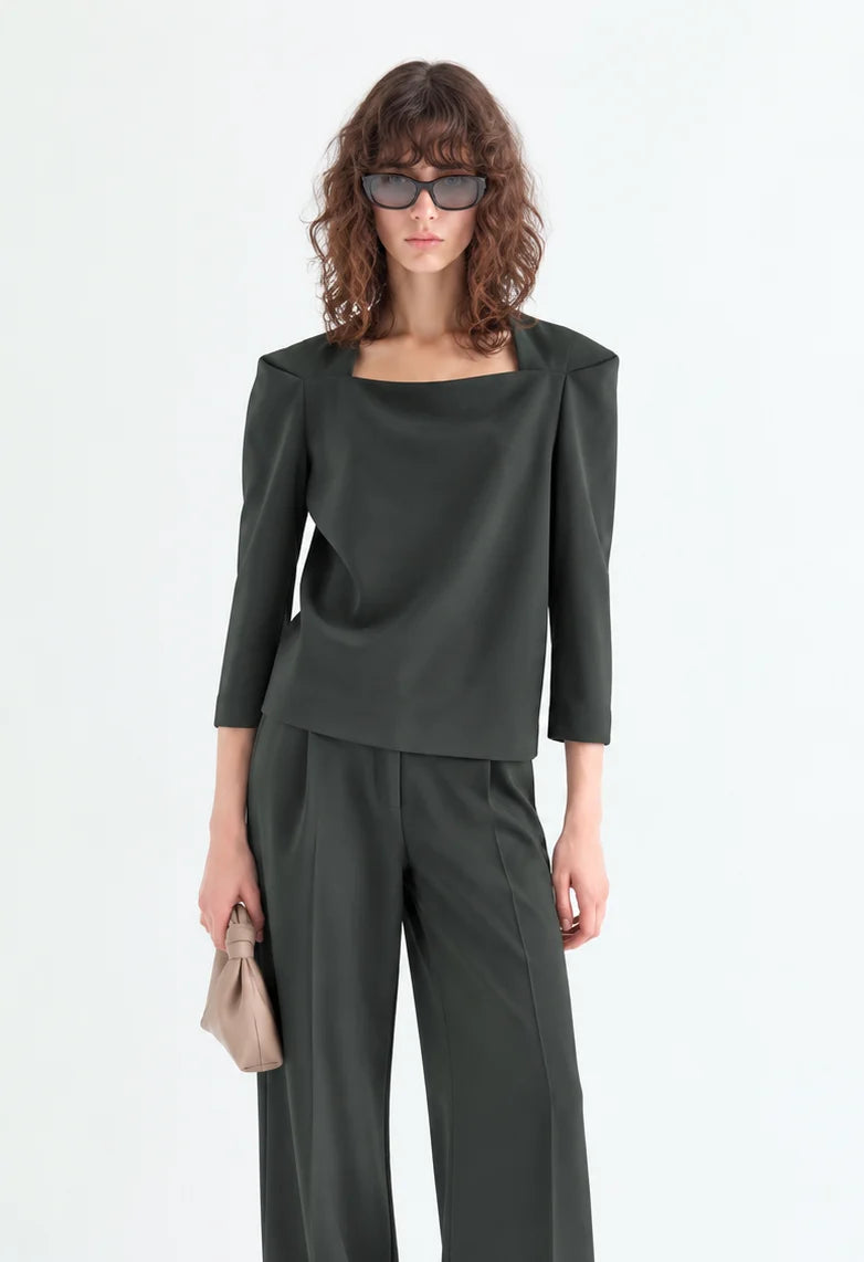 W6-D18 Blusa Dark Forest