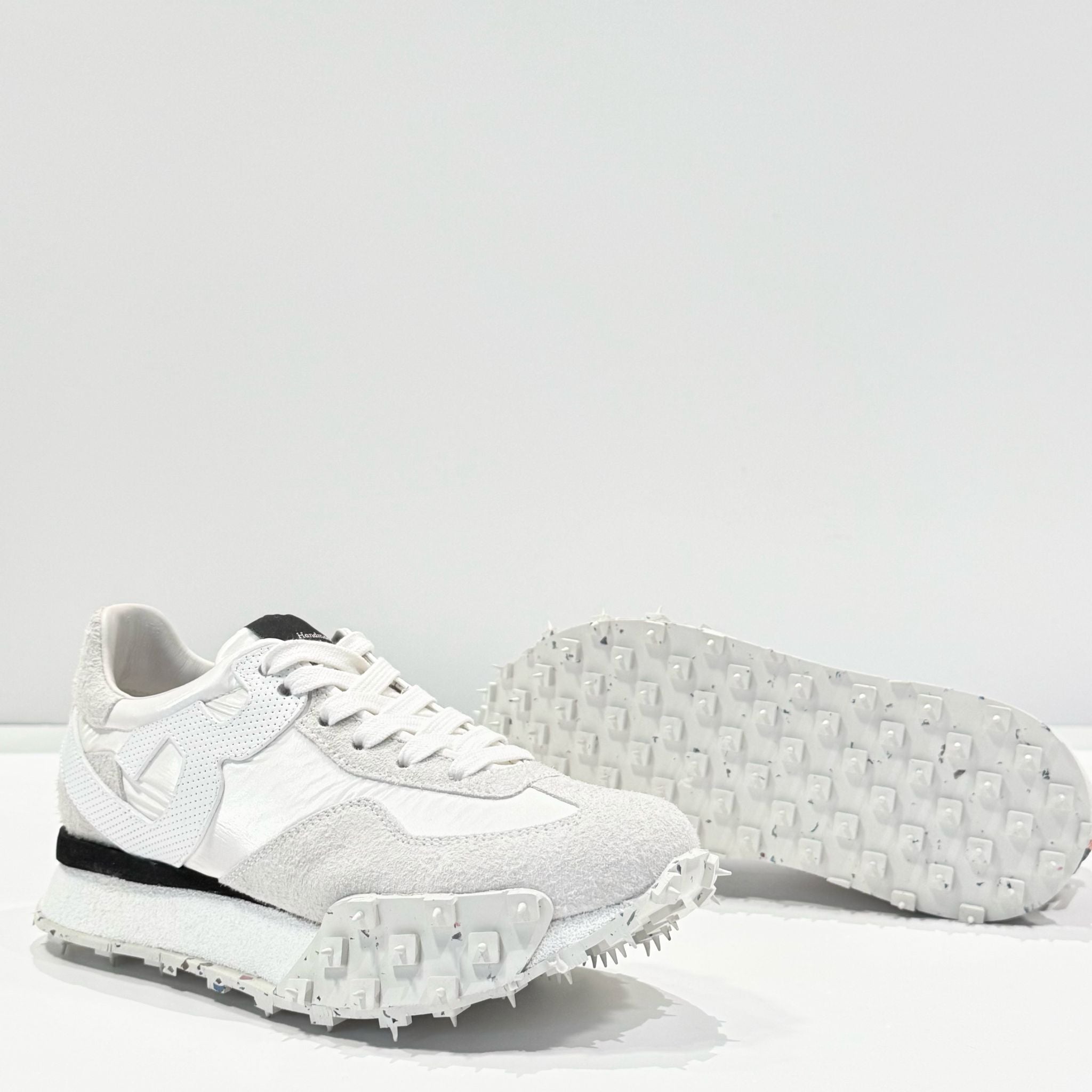 DS5-1470 IMPACT Running White Woman