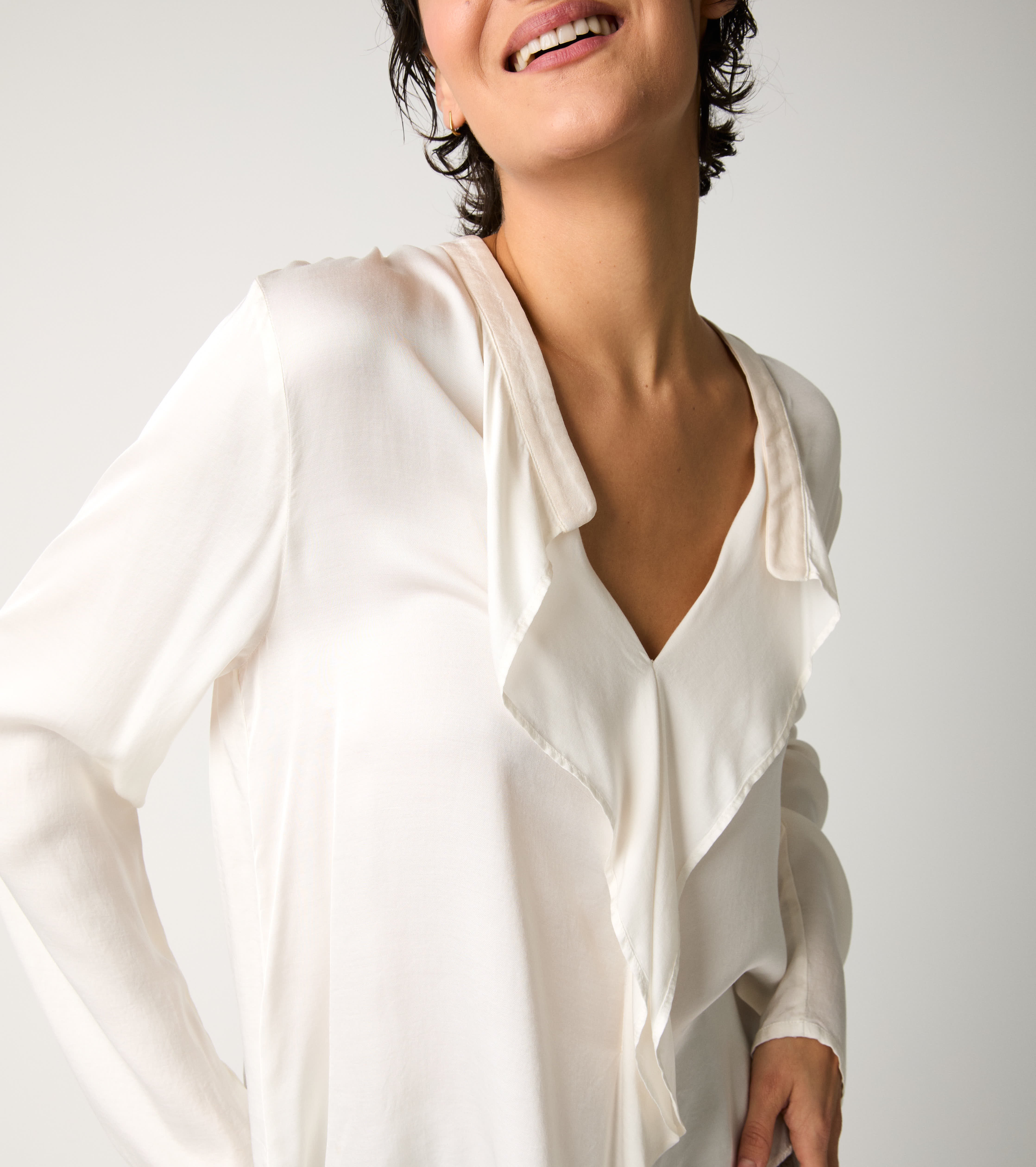 S6-45070 Blusa in Raso con Volant Manica Lunga Luna