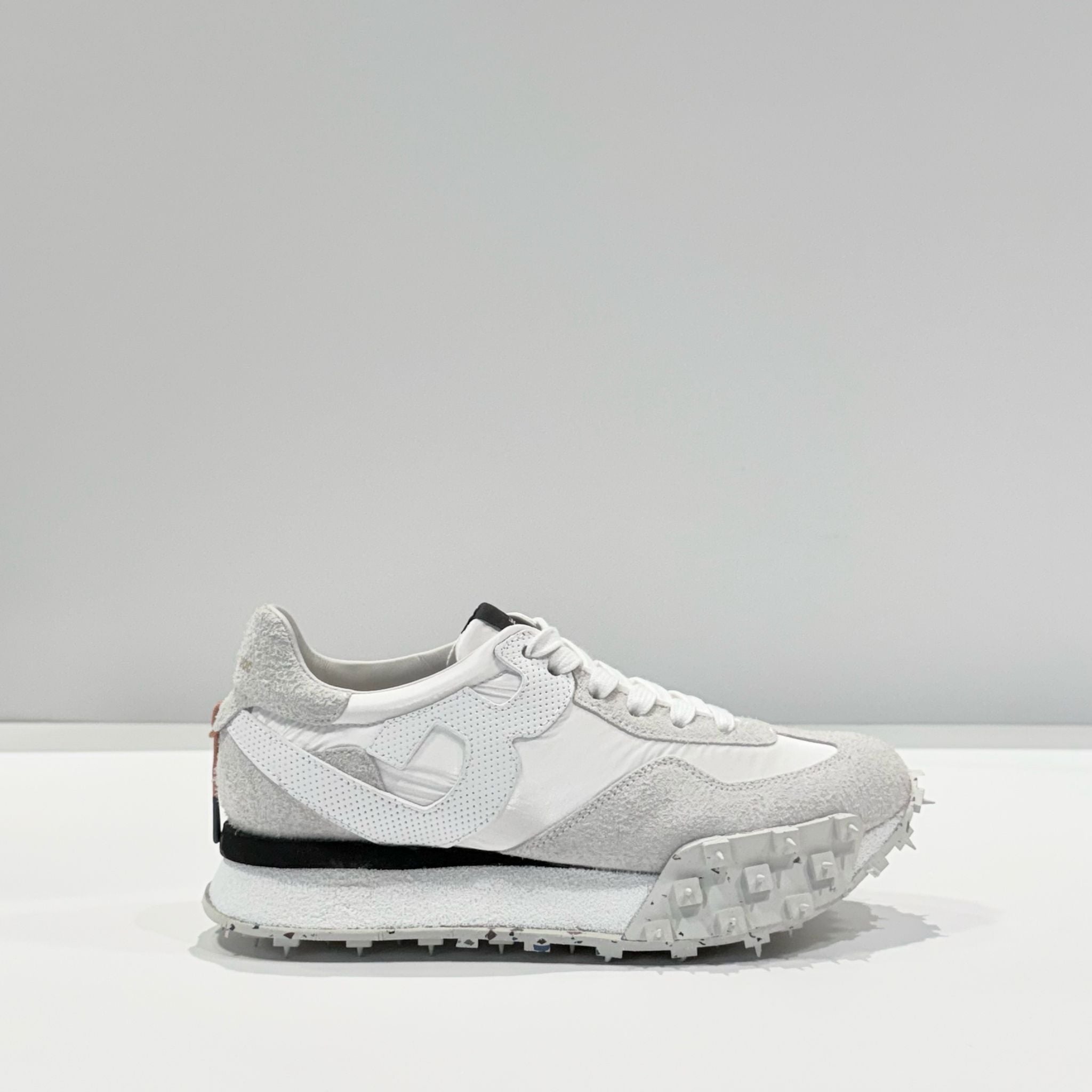 DS5-1470 IMPACT Running White Woman