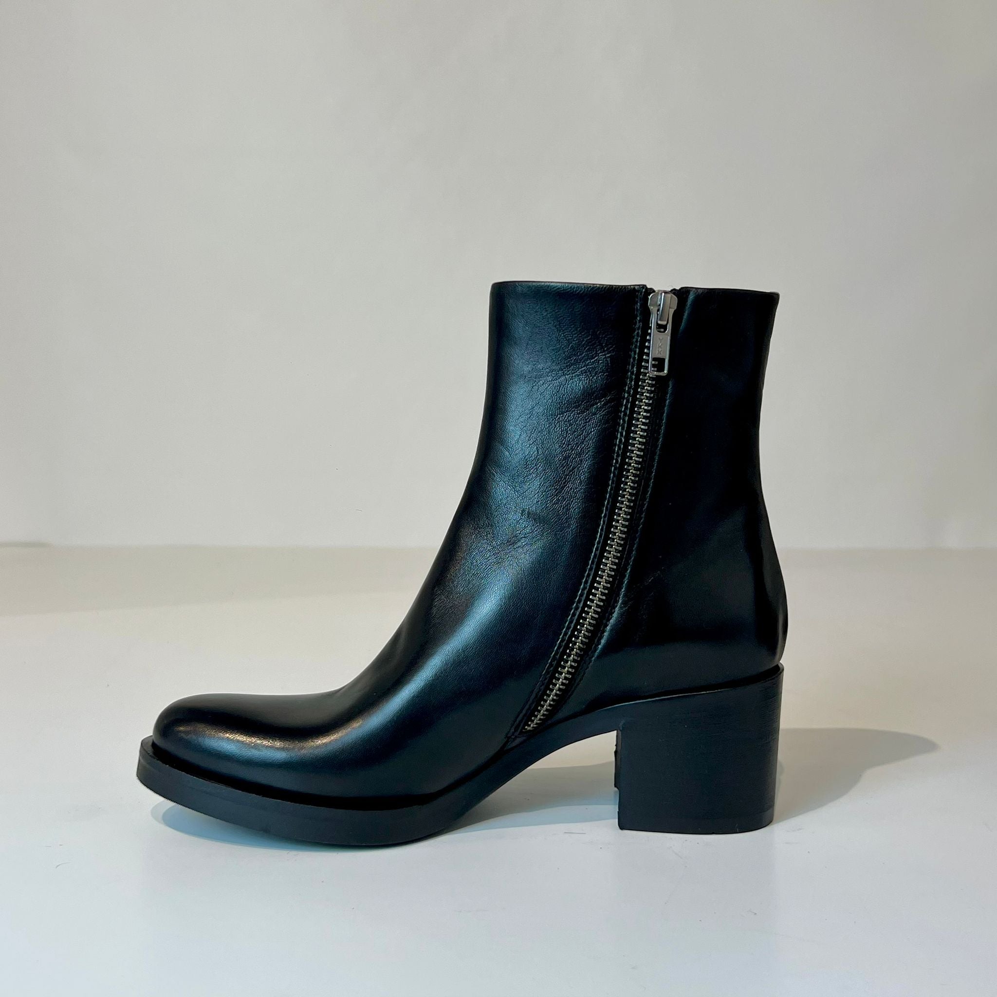 W5-9515 Tronchetto Zip Glove Nero