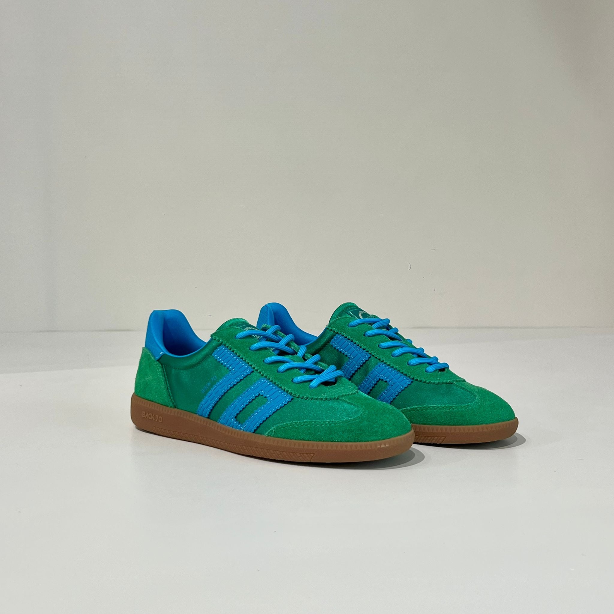 DS6-GHOST Satin 107 Emerald Woman