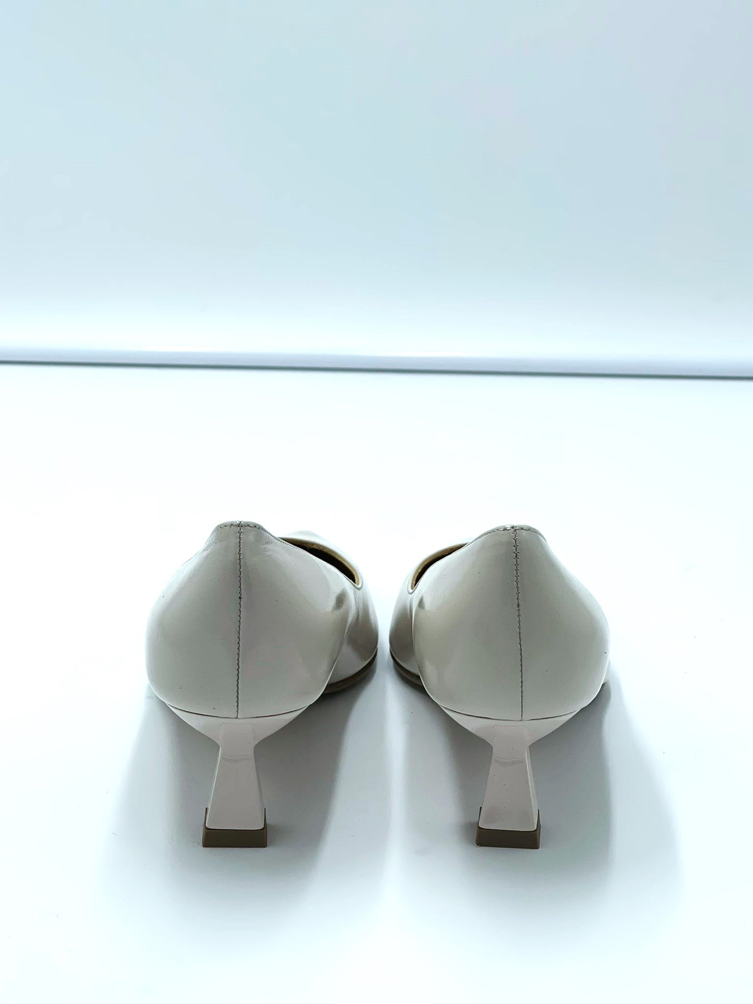 W3-1902 Decollete Milk