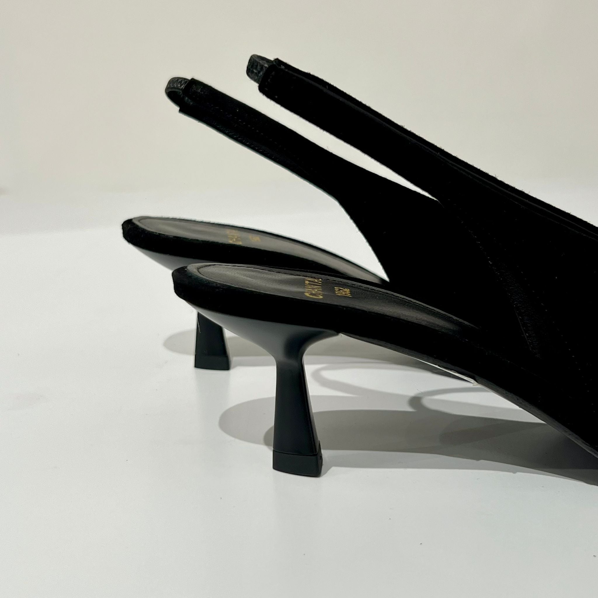 W5-2738 Chanel Camoscio Nero