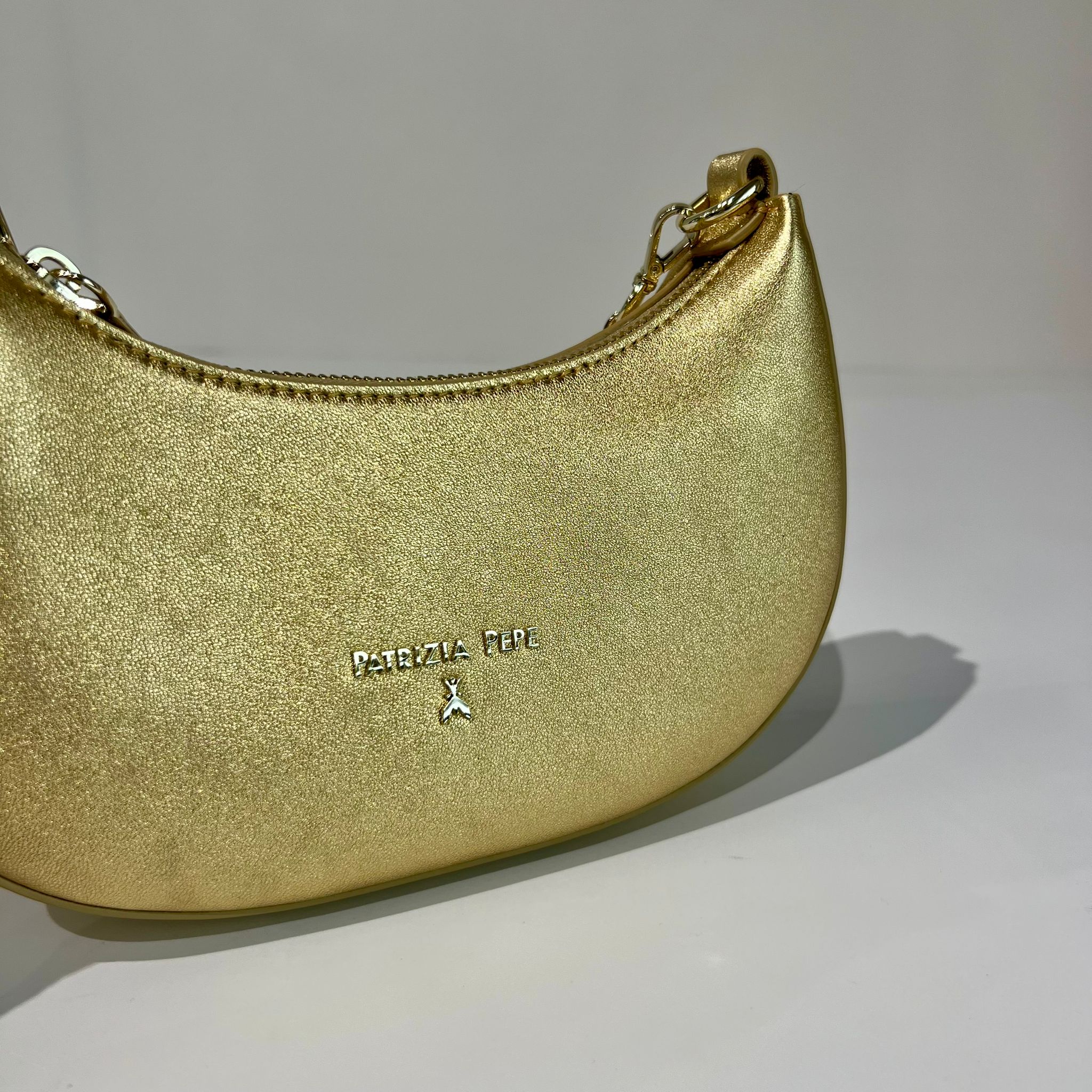 S6-8B0309 Borsa Hobo con Catena Solar Gold