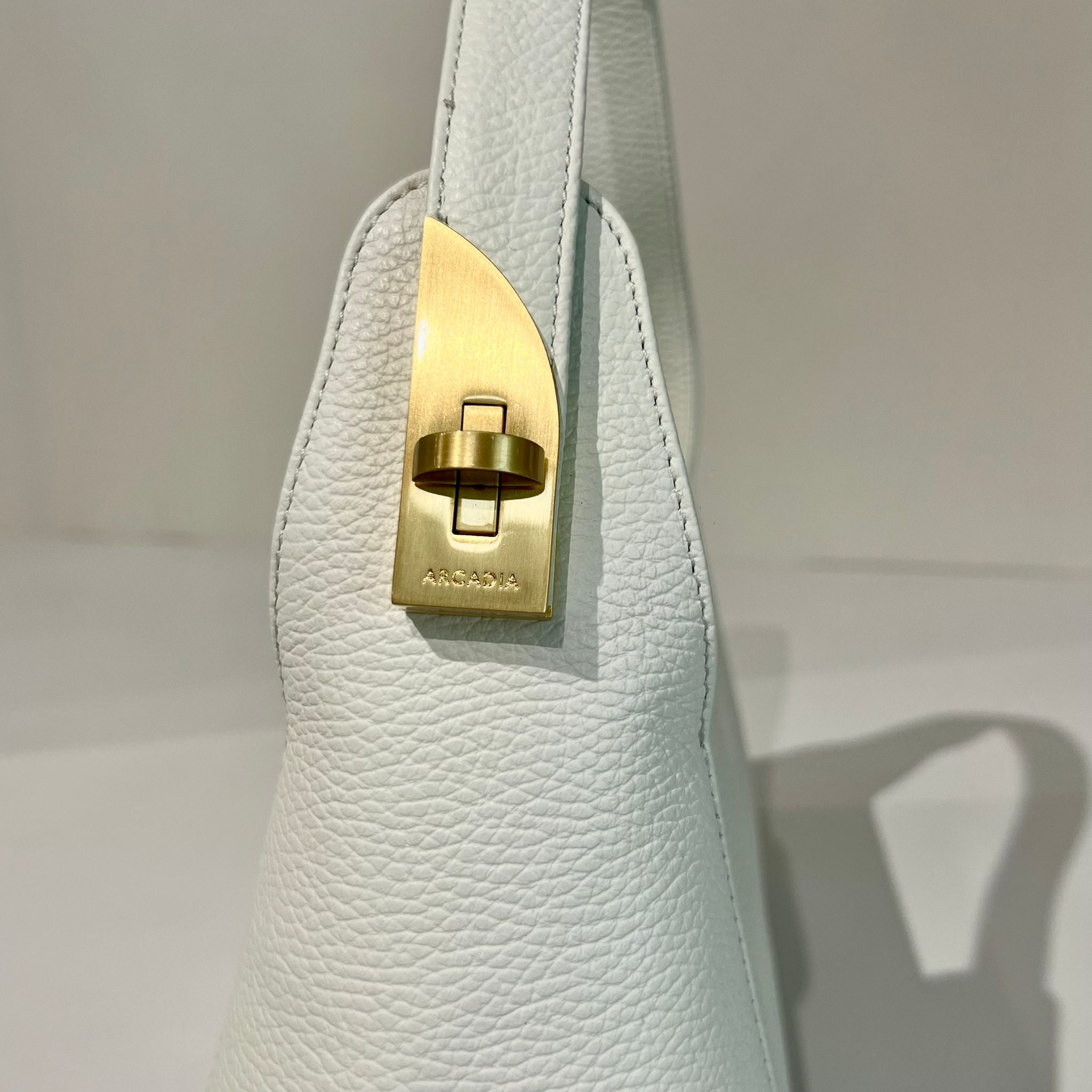 S6-9059 NYMERA HOBO Borsa Doll White
