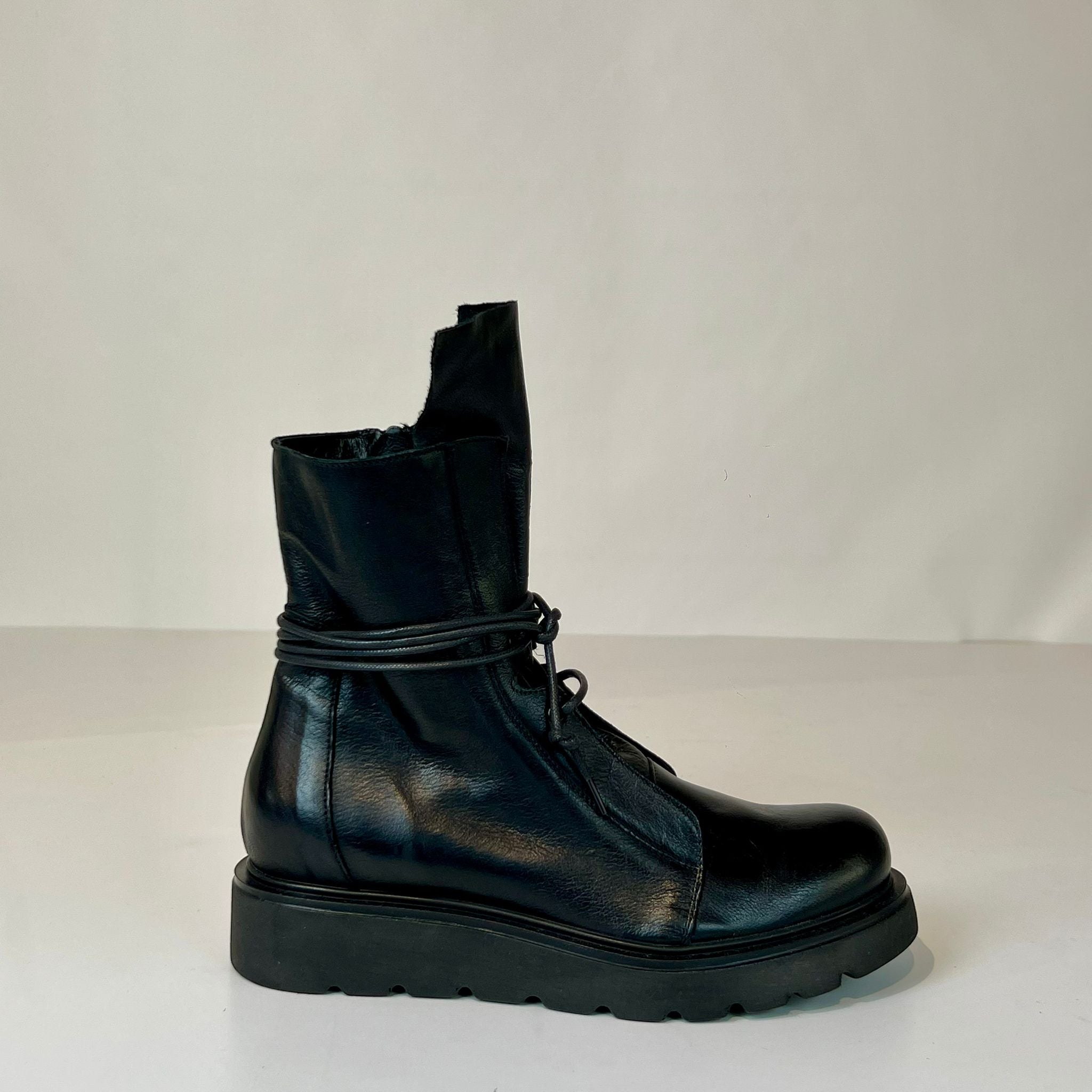 W5-RICH04 Anfibio Nero Woman