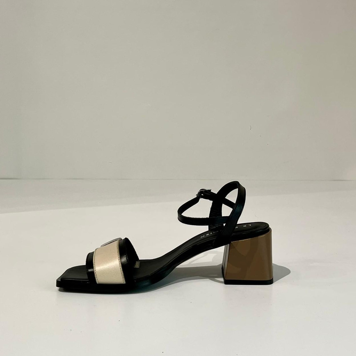 S5-T5029-1 Sandalo Tacco 5 Nero Beige