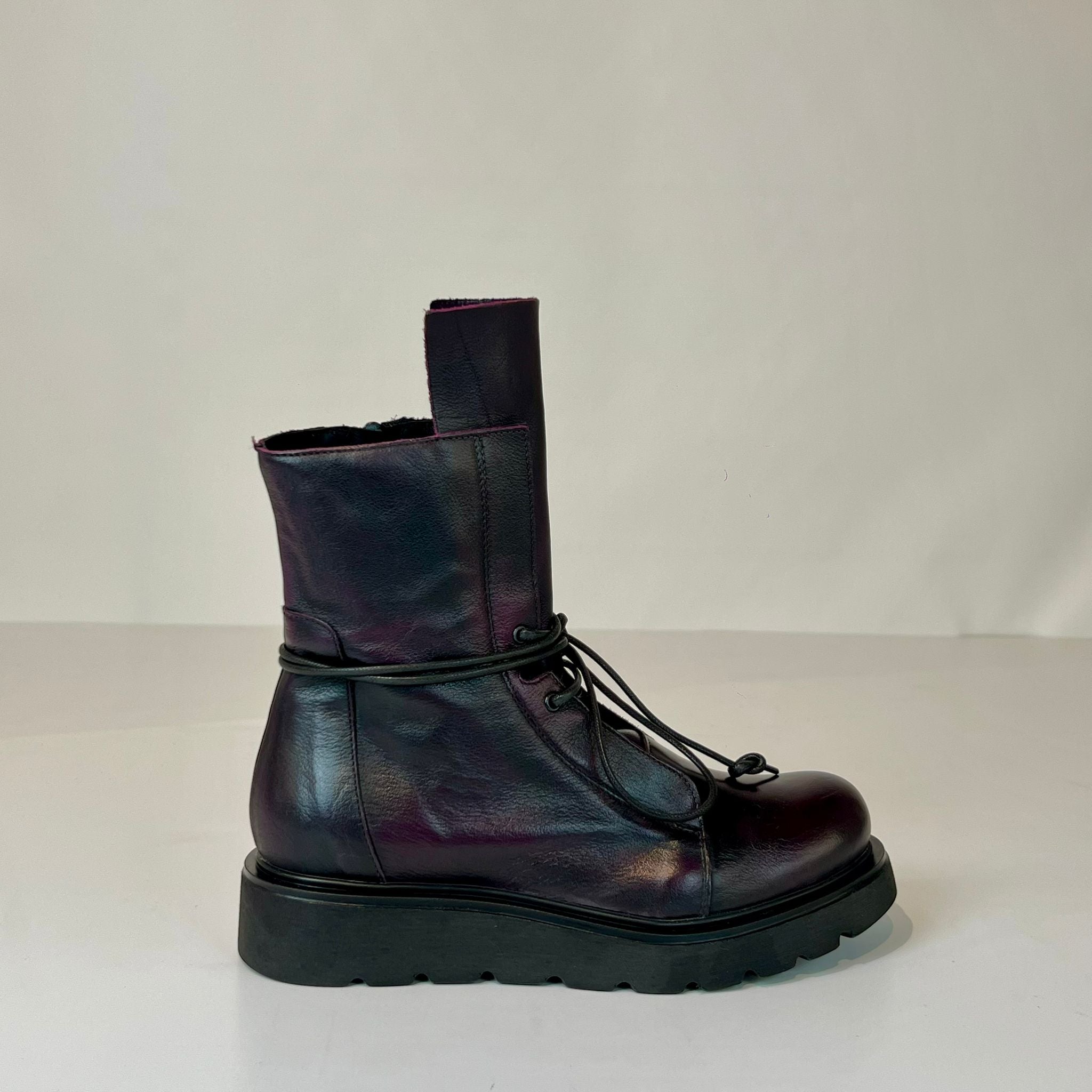 W5-RICH04 Anfibio Burgundy Woman