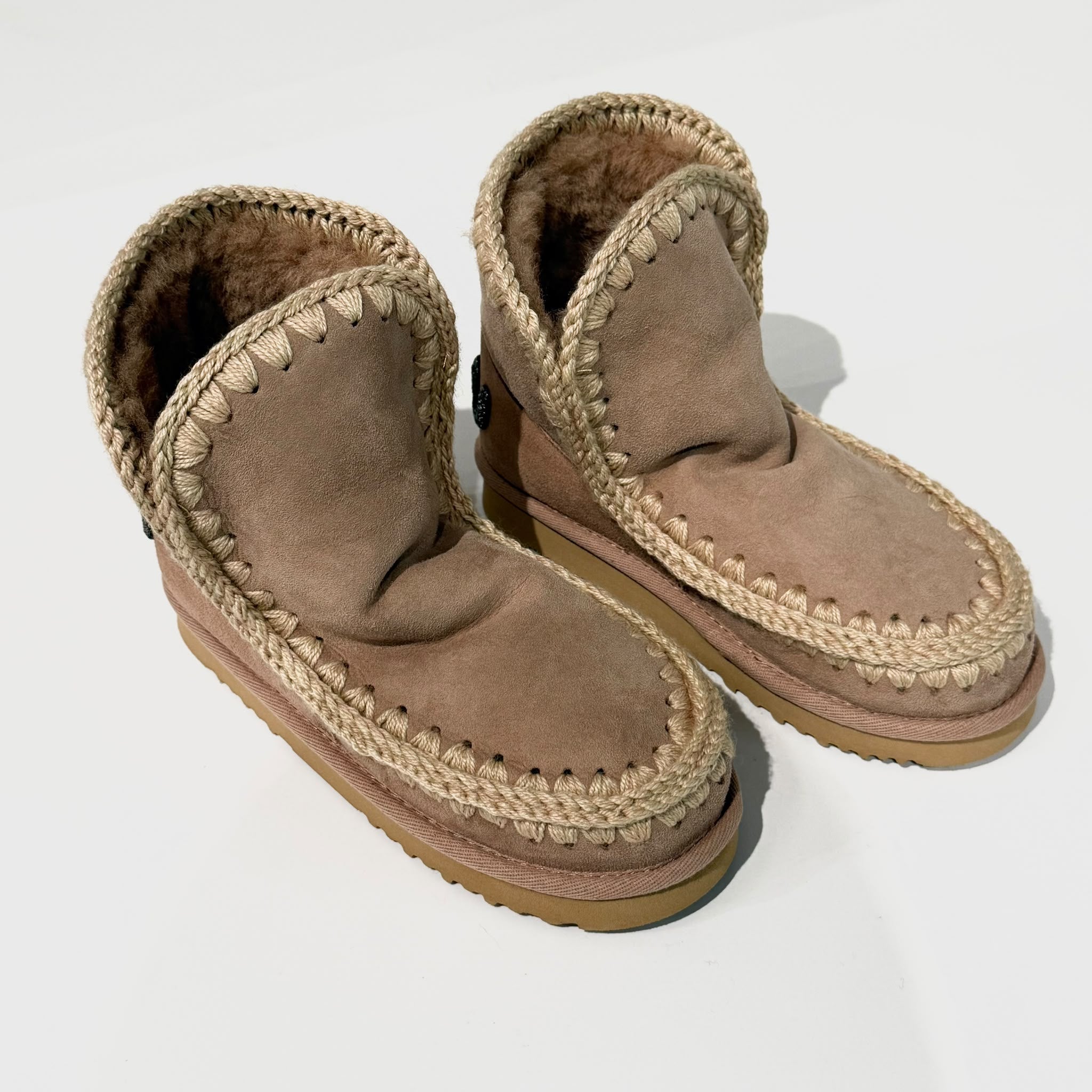 W6-Eskimo 18 Glitter Logo Camel
