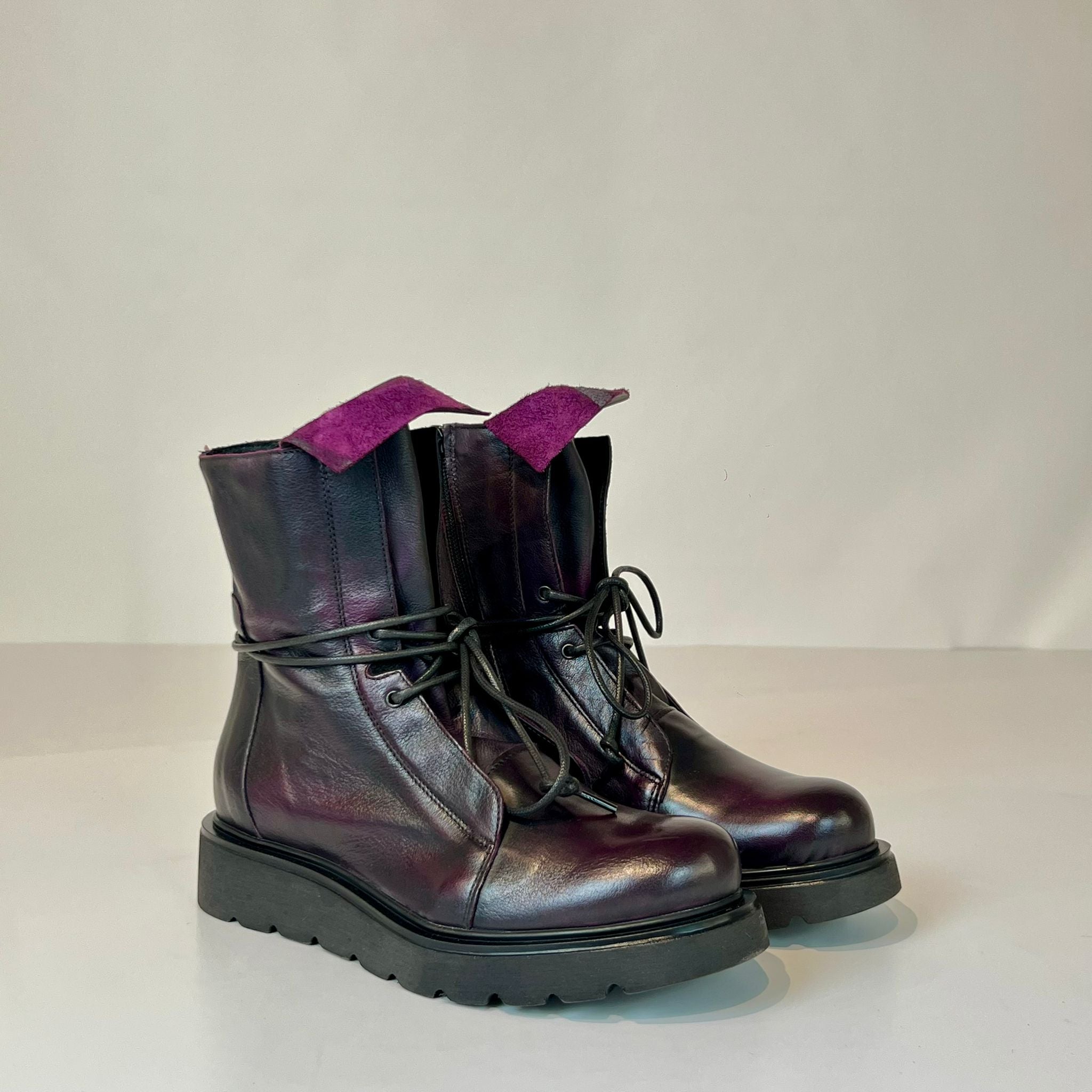 W5-RICH04 Anfibio Burgundy Woman