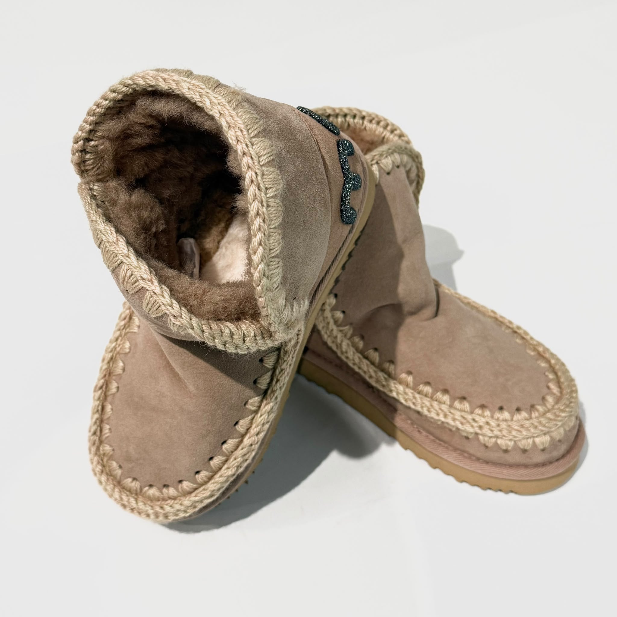 W6-Eskimo 18 Glitter Logo Camel