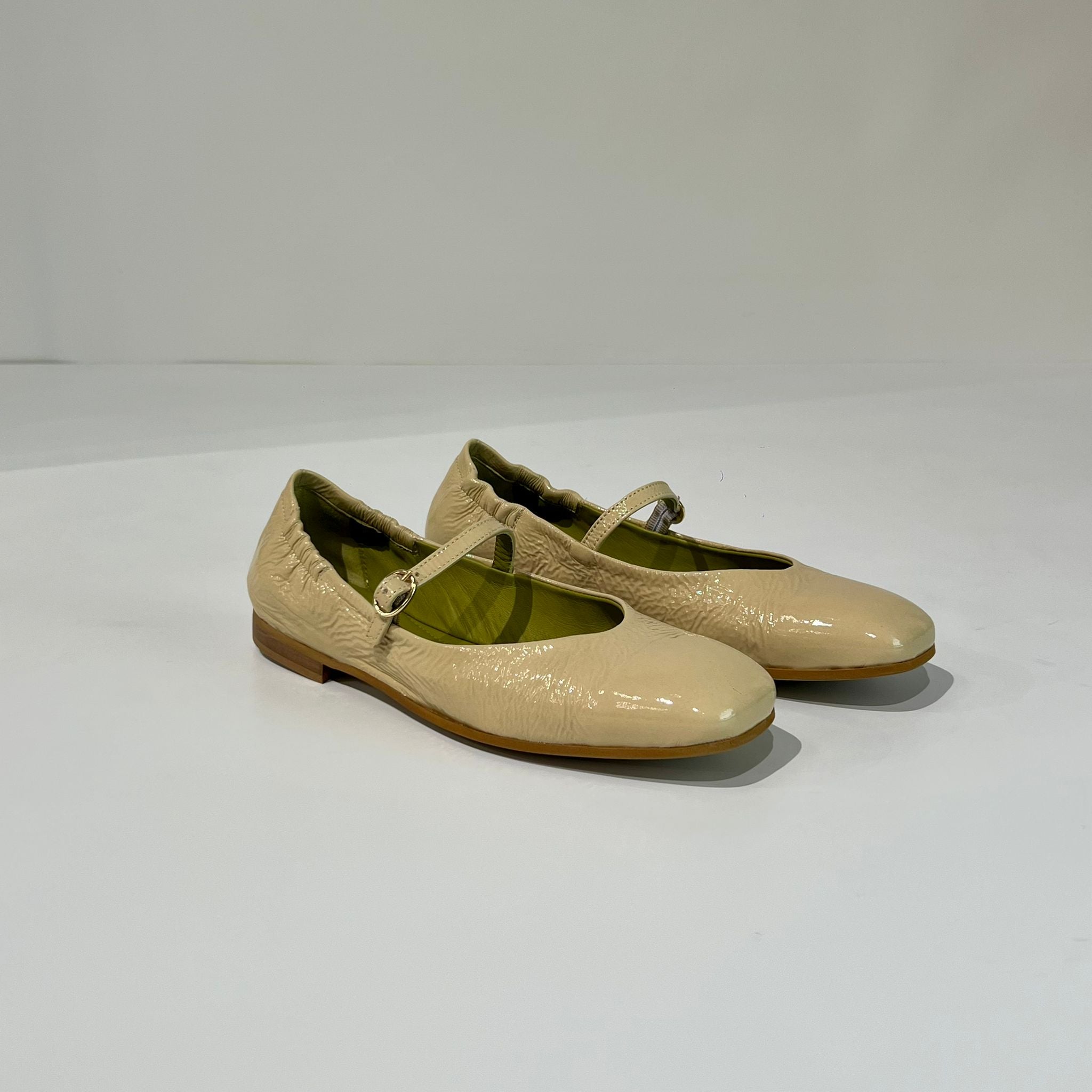S6-9201 BEBE' Vernice Ecrù