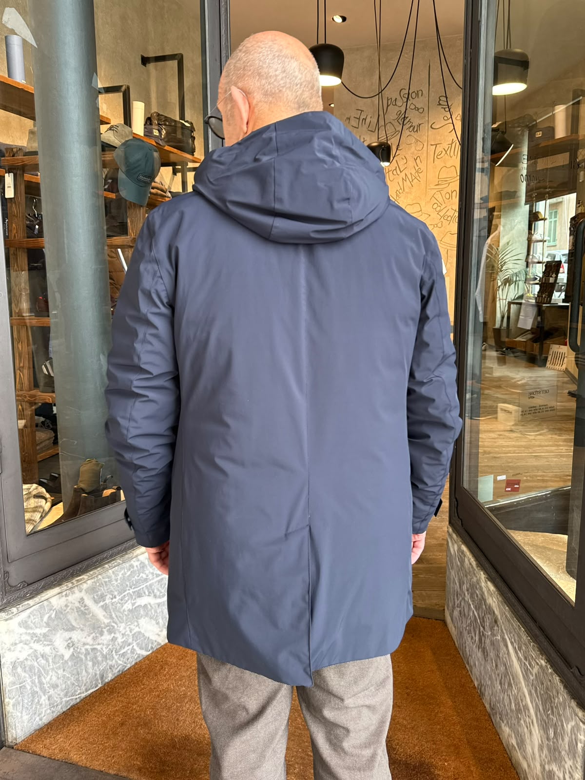 W6-0007 Trench Piuma Blue Man