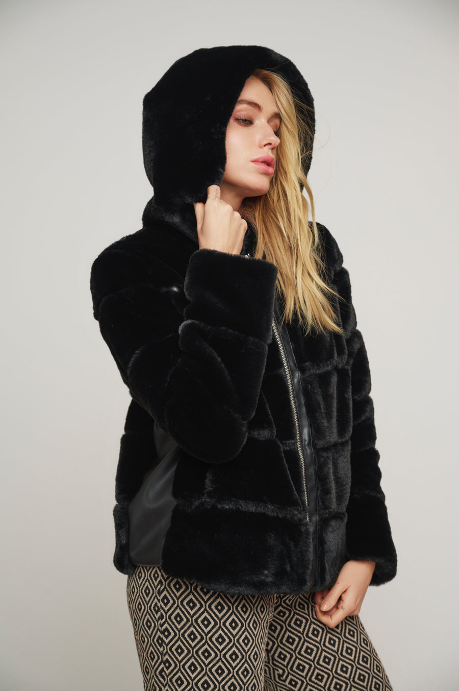 W4-AZA Short Faux Fur Jacket Black