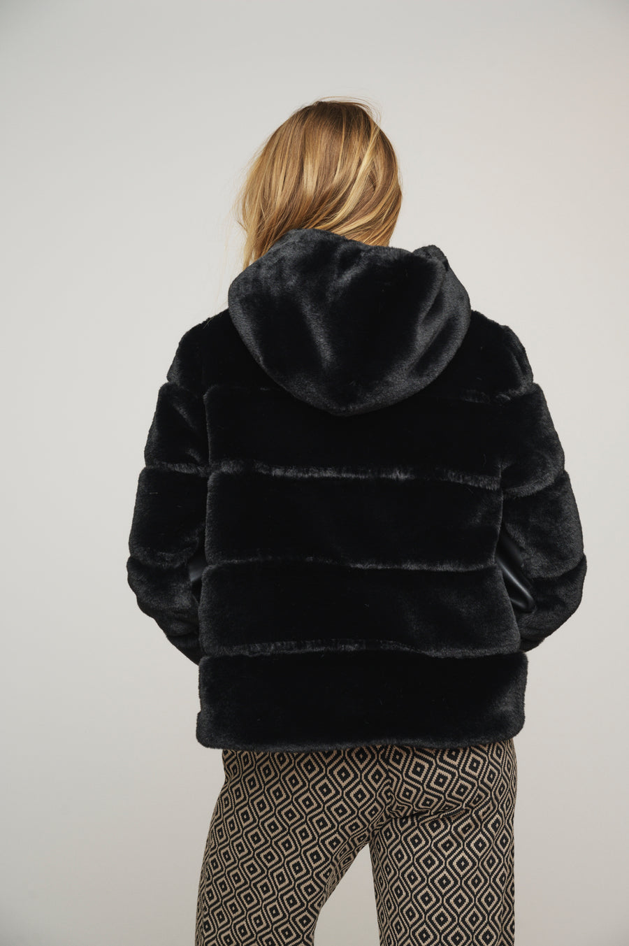 W4-AZA Short Faux Fur Jacket Black