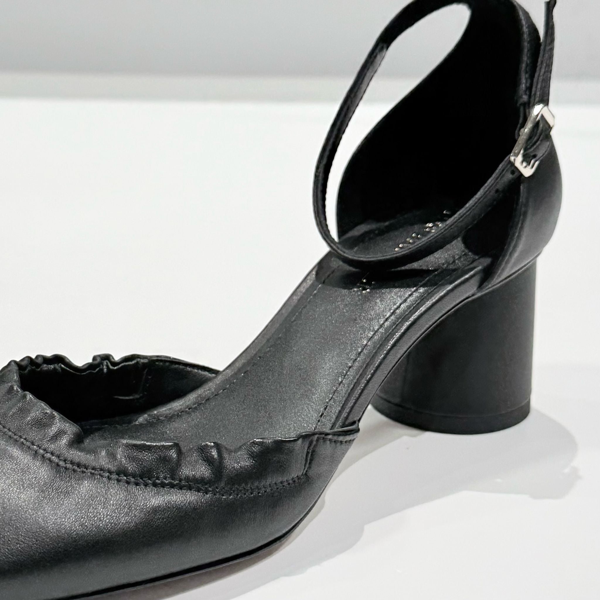 S5-90012 Decolleté con Cinturino Nera