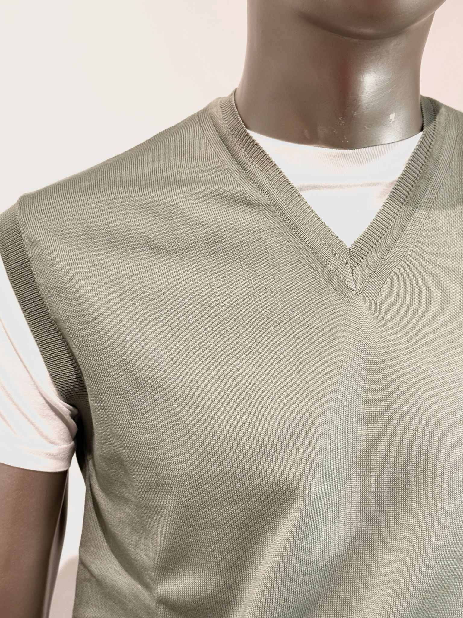 S5-2110 Gilet Scollo V Rasato Salvia Man