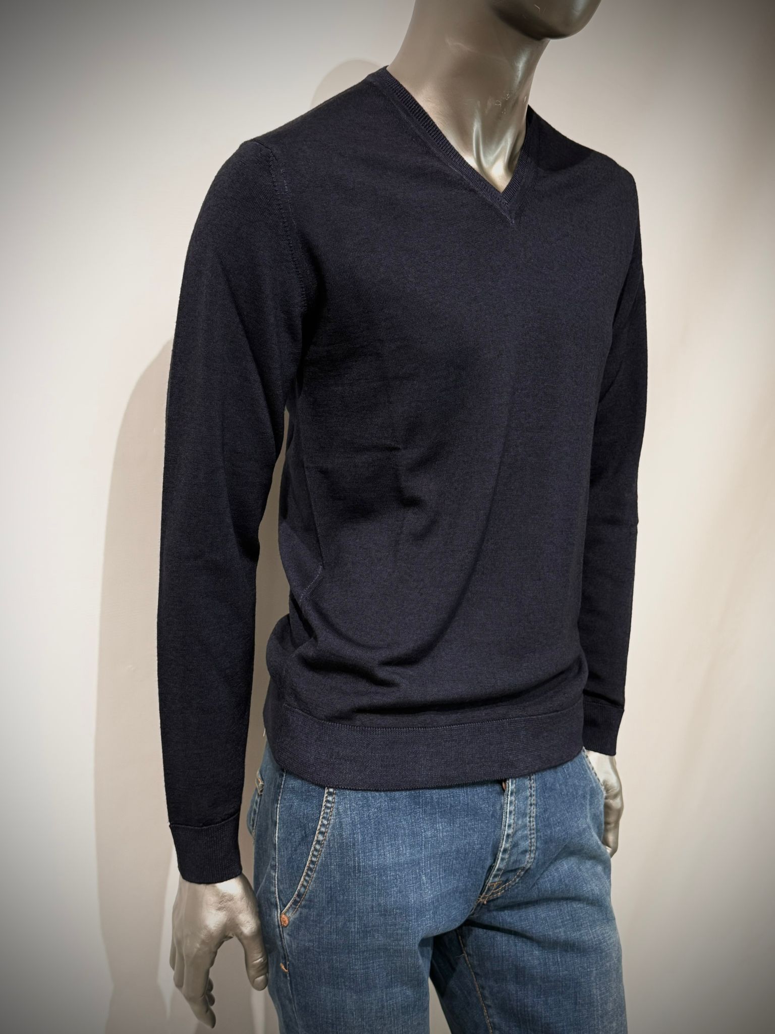 W5-0001 Maglia Lana Scollo V Notte24 Man