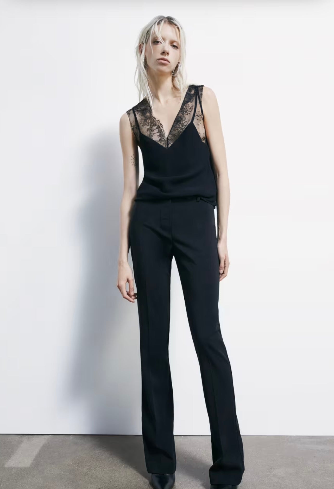 S6-8C0865 Top con Dettagli in Pizzo Nero