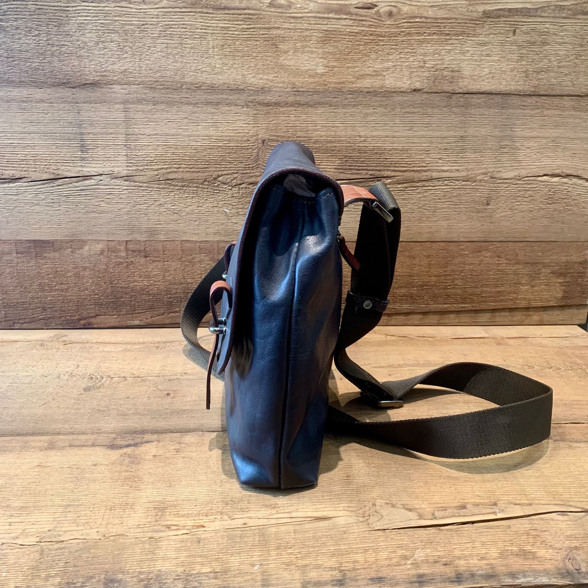 747M Borsello Pelle Vegetale Blue