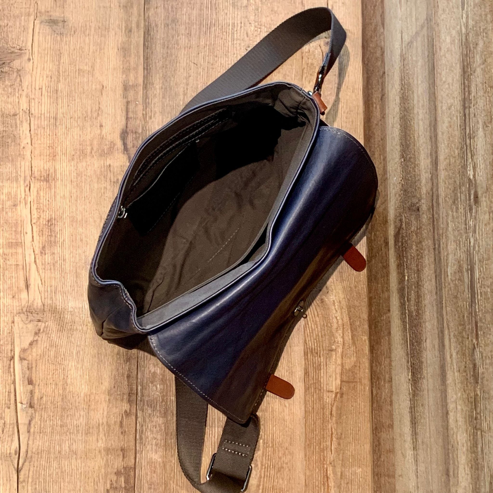 747M Borsello Pelle Vegetale Blue