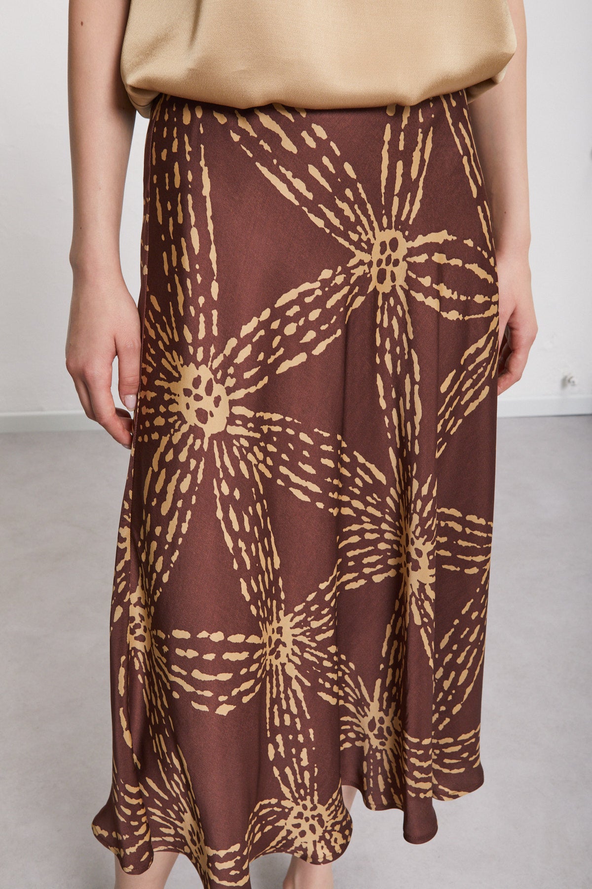 S5-DN6221 Gonna Midi in Raso di Viscosa Cioccolato