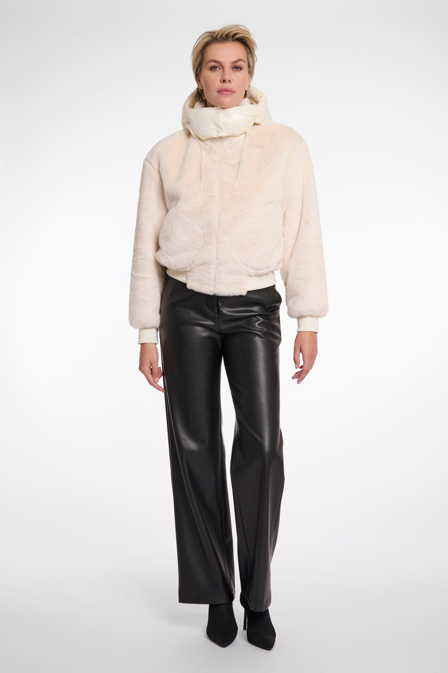 W5-PIA Jacket Fur Snow White