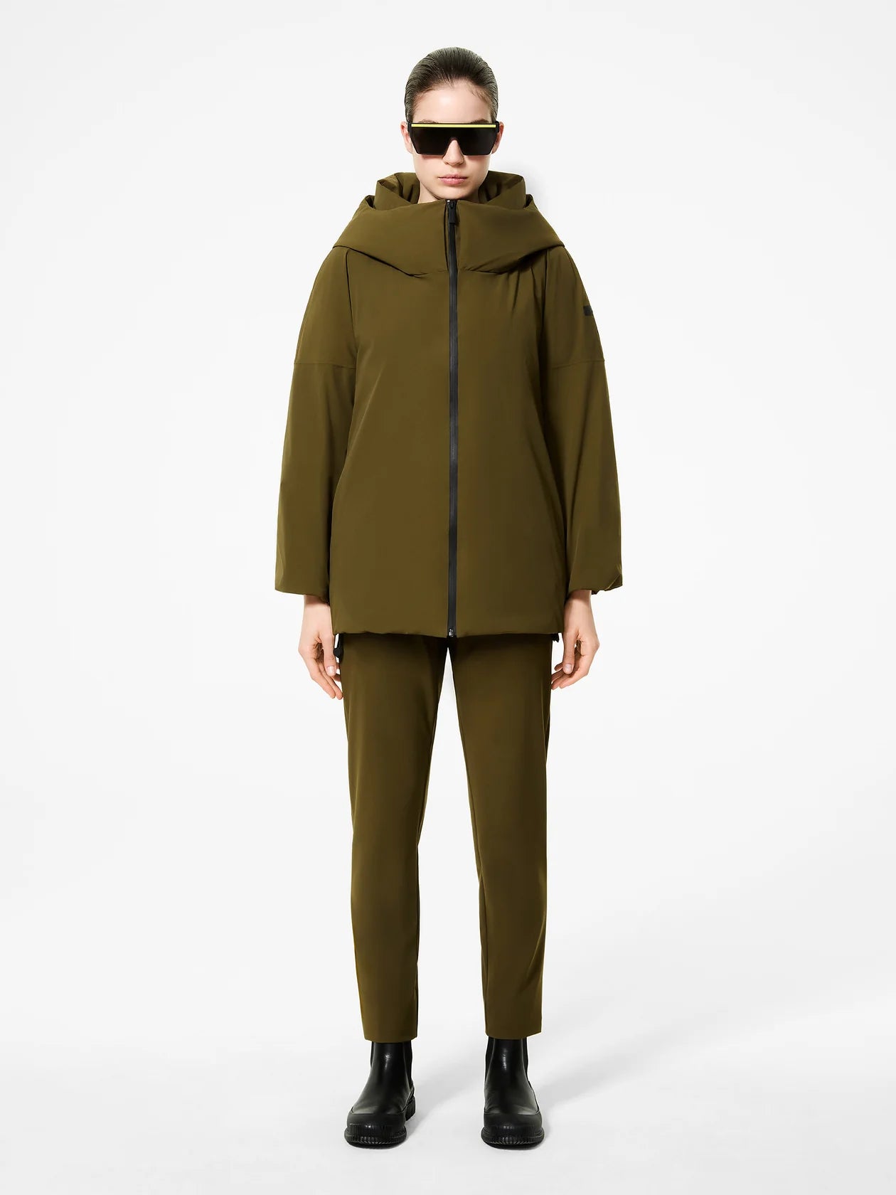 DW5-521 Parka Over Montecristo Black Woman