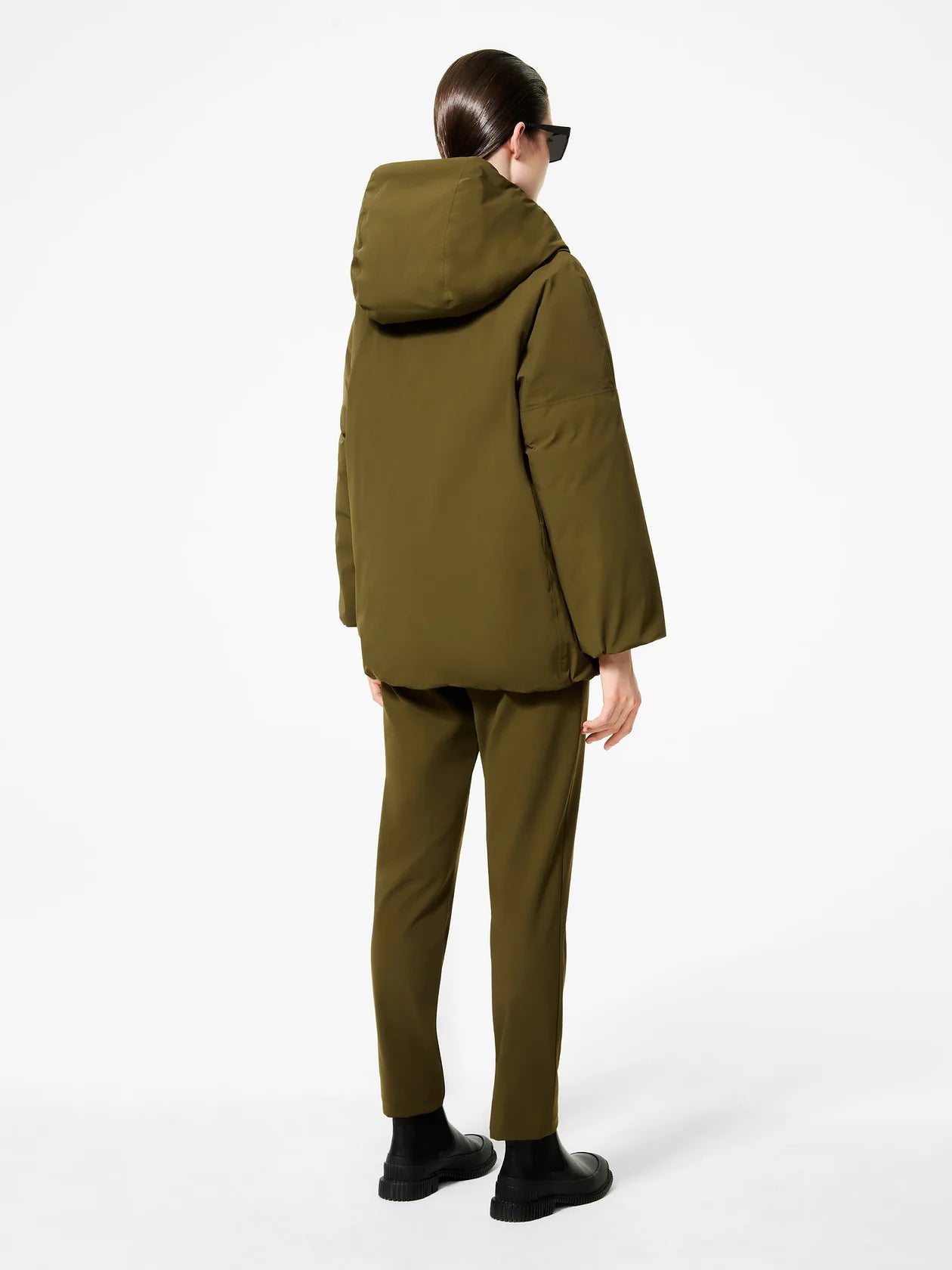 DW5-521 Parka Over Montecristo Black Woman